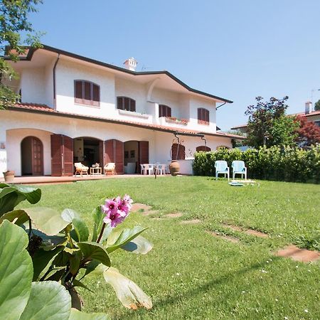 Villa Gloria 马里纳-迪-皮特拉桑塔 外观 照片